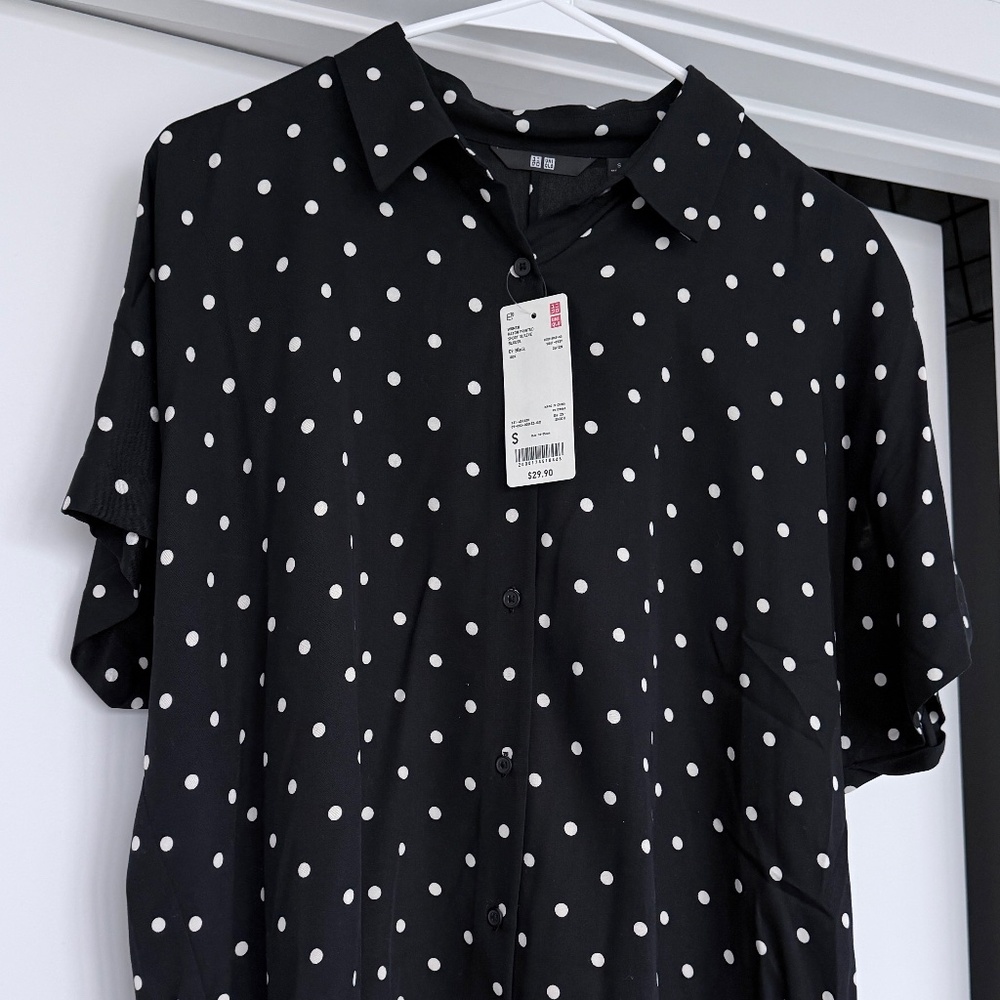 UNIQLO Rayon Short-Sleeved Polka Dot Blouse size Small BNWT